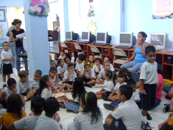 Taller de fomento a la lectura en la Biblioteca Pública de Liberia